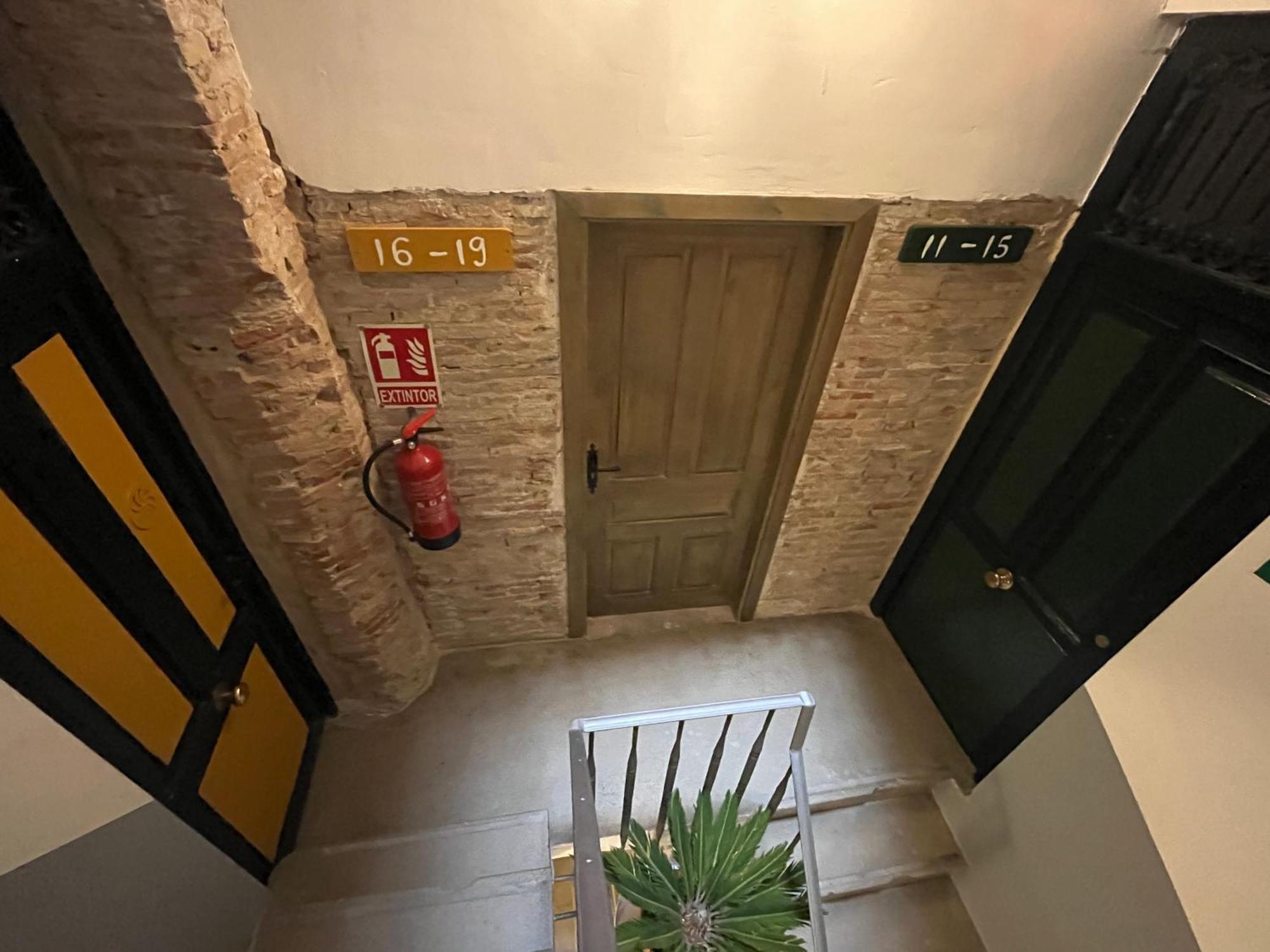 Kiwi Rooms Auto Check-In Valencia Ngoại thất bức ảnh